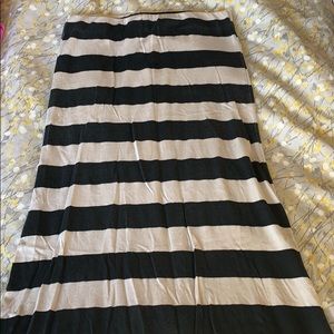 Billabong maxi skirt with wide flowy bottom